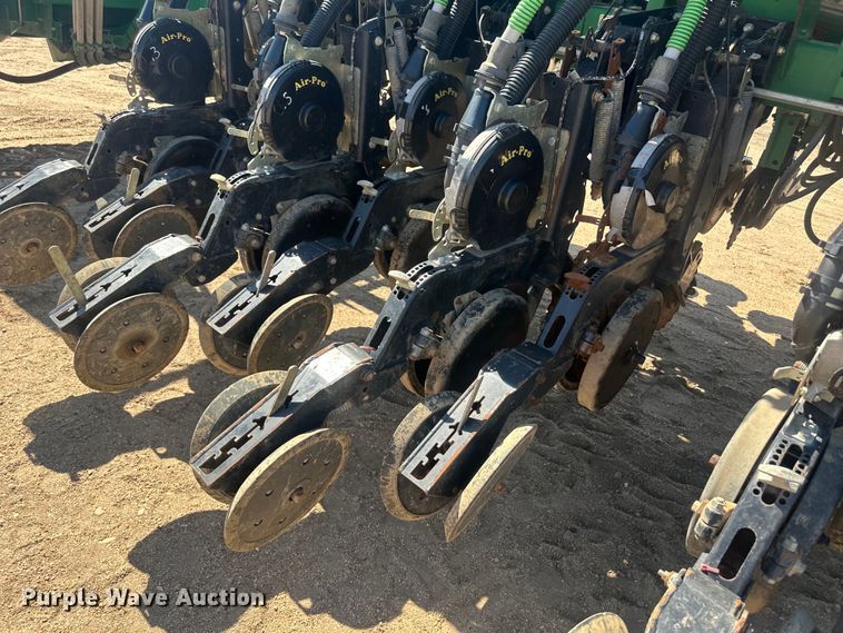 image for item OC9503 2010 Great Plains YP-1225-TR  split row no-till planter