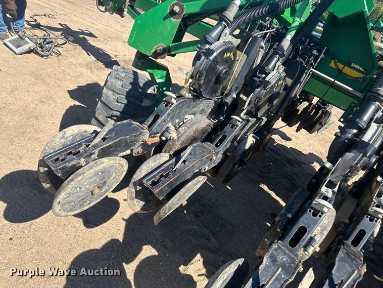 image for item OC9503 2010 Great Plains YP-1225-TR  split row no-till planter