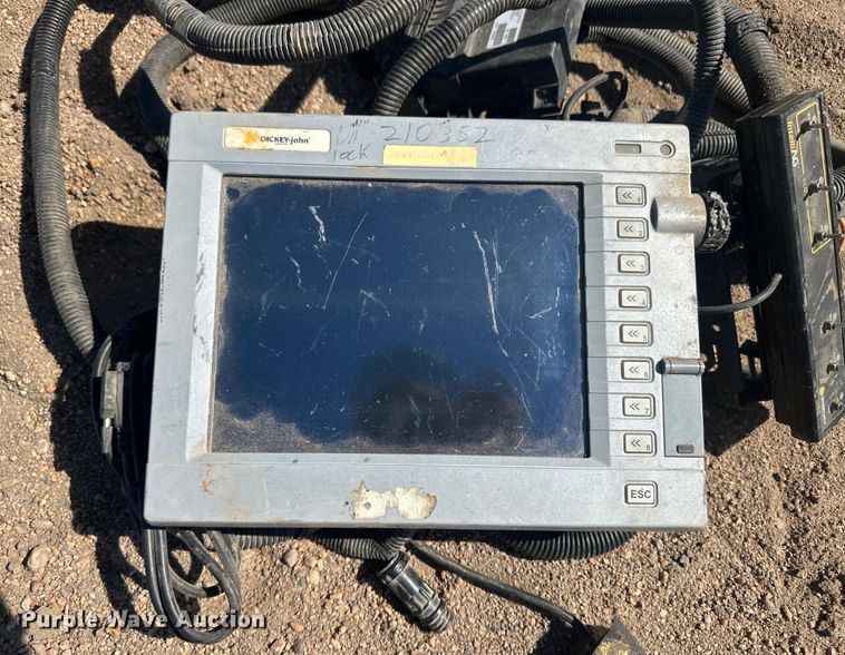 image for item OC9503 2010 Great Plains YP-1225-TR  split row no-till planter