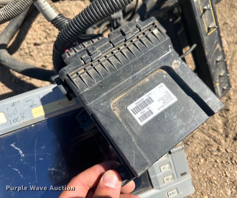 image for item OC9503 2010 Great Plains YP-1225-TR  split row no-till planter