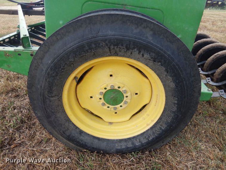 image for item OF9392 John Deere 452  grain drill