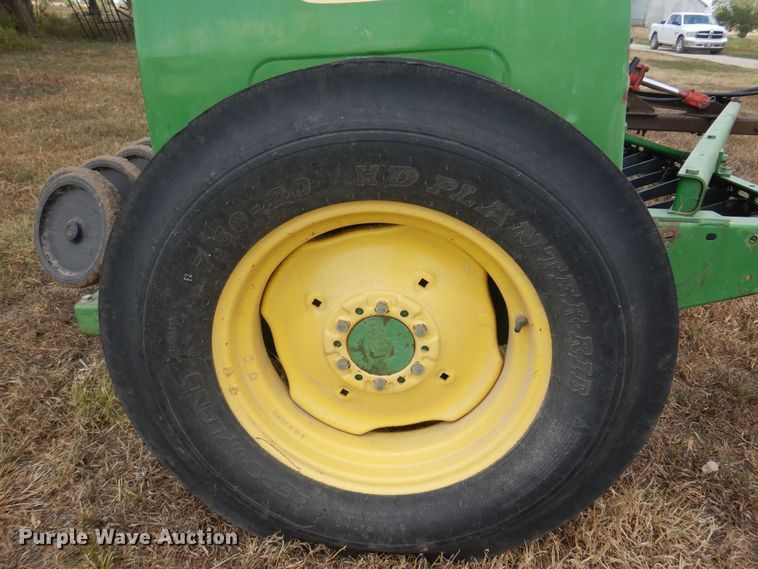image for item OF9392 John Deere 452  grain drill