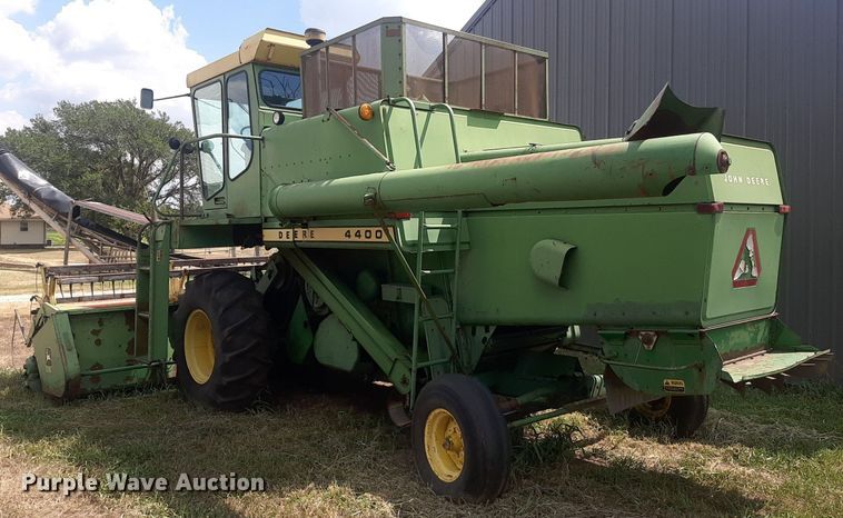 image for item OF9398 John Deere 4400  combine