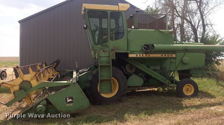 image for item OF9398 John Deere 4400  combine