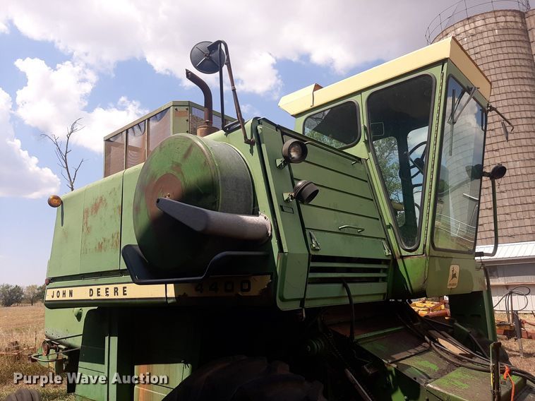 image for item OF9398 John Deere 4400  combine