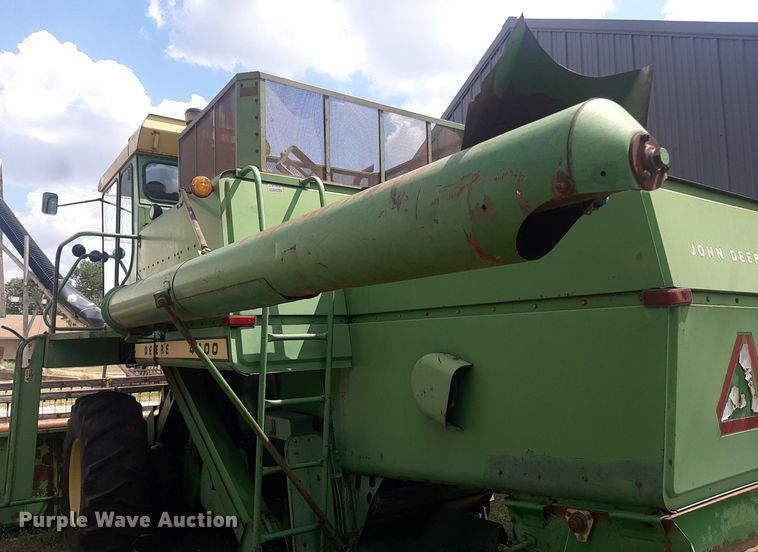 image for item OF9398 John Deere 4400  combine