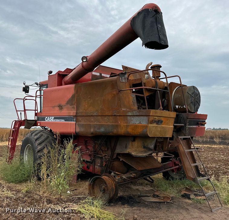 image for item OG9230 1987 Case 1680  combine