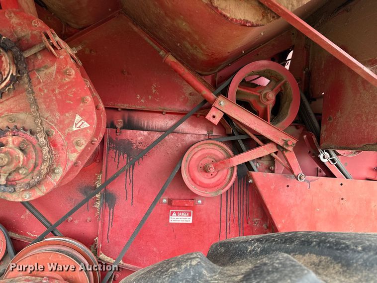 image for item OG9230 1987 Case 1680  combine