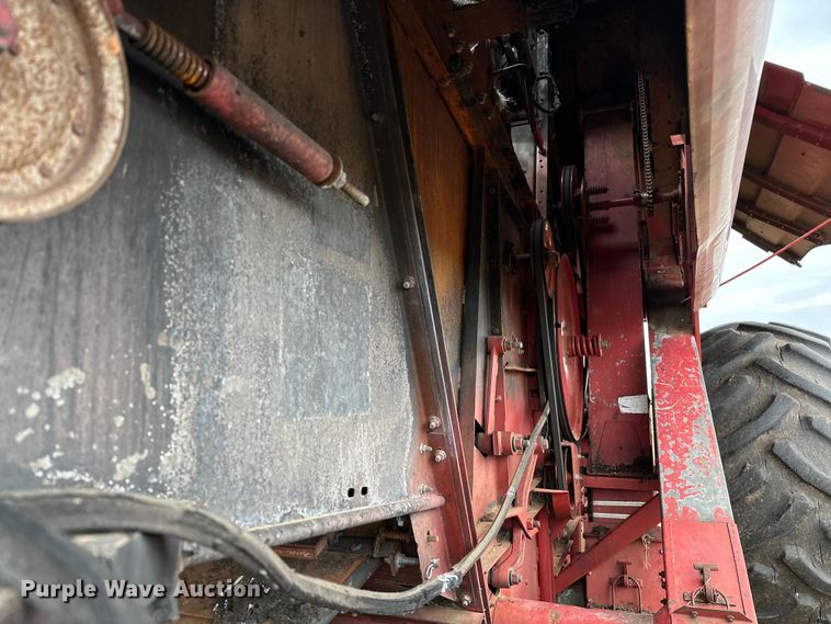 image for item OG9230 1987 Case 1680  combine