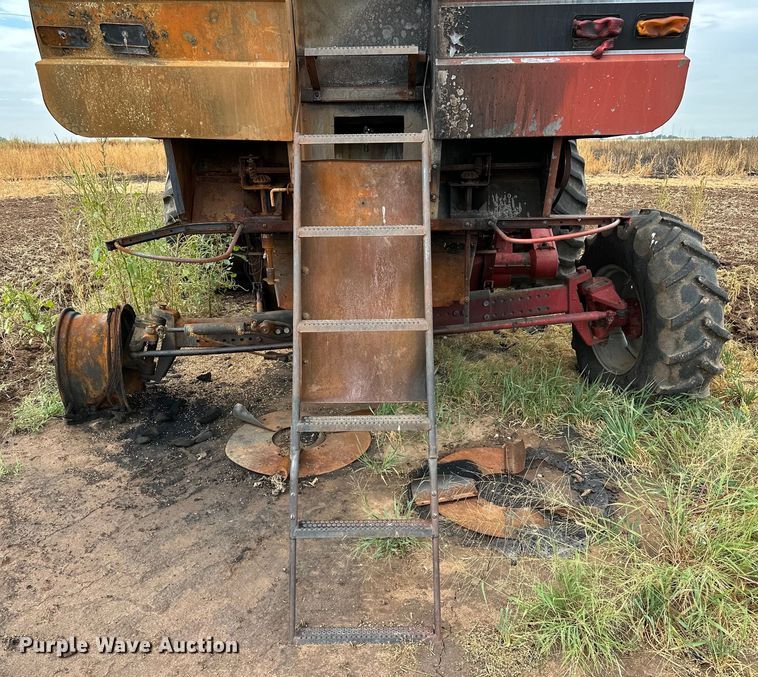 image for item OG9230 1987 Case 1680  combine