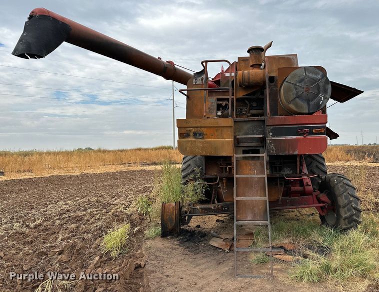 image for item OG9230 1987 Case 1680  combine