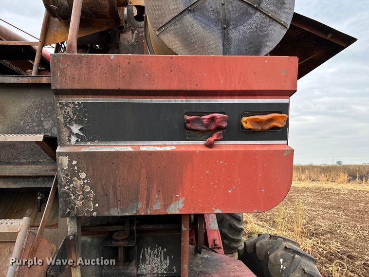 image for item OG9230 1987 Case 1680  combine