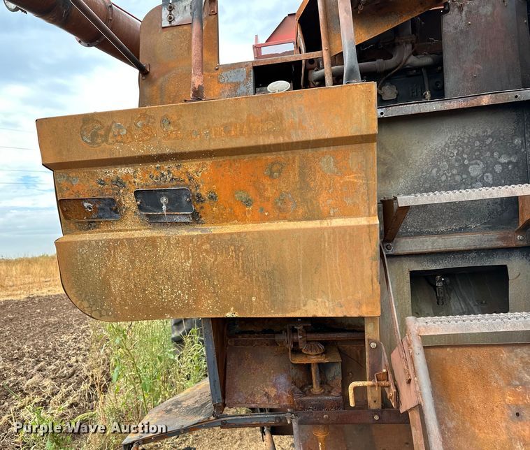 image for item OG9230 1987 Case 1680  combine