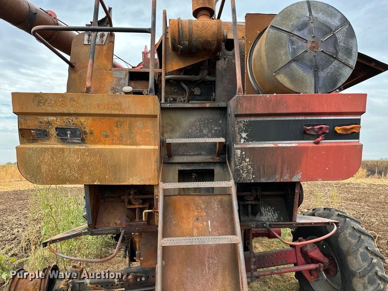 image for item OG9230 1987 Case 1680  combine