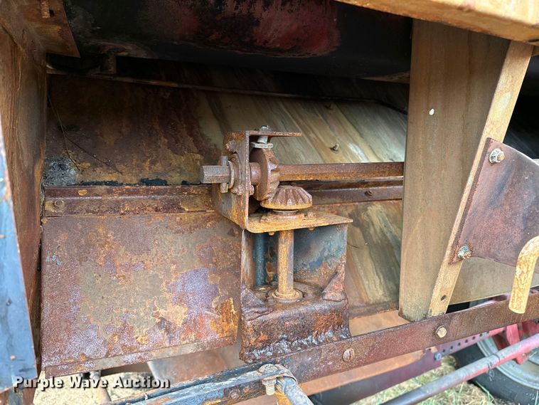 image for item OG9230 1987 Case 1680  combine