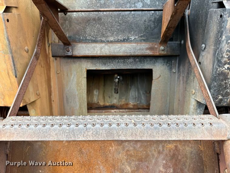 image for item OG9230 1987 Case 1680  combine