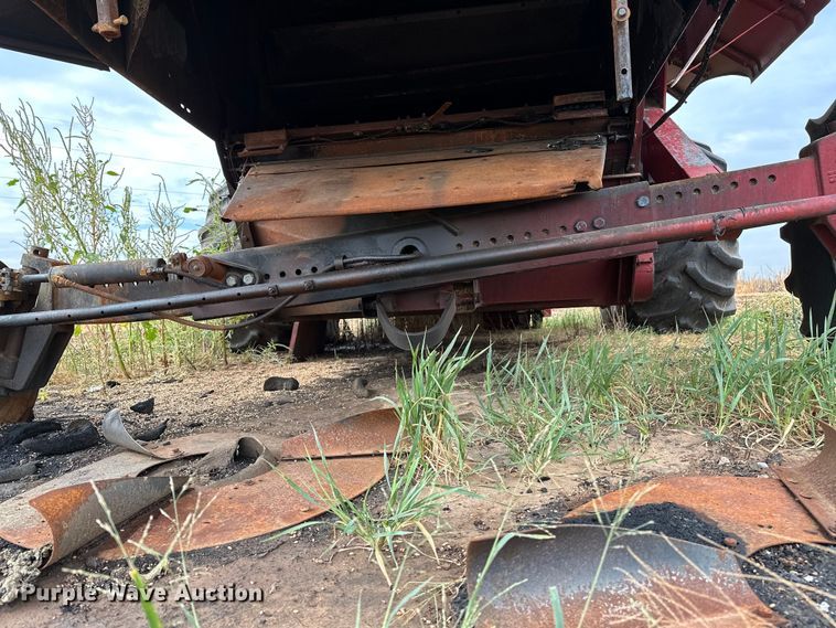 image for item OG9230 1987 Case 1680  combine