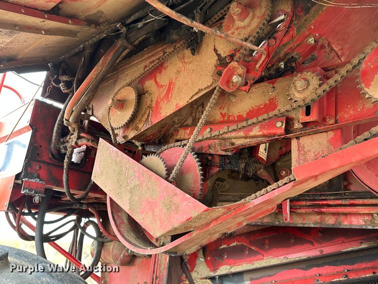 image for item OG9230 1987 Case 1680  combine