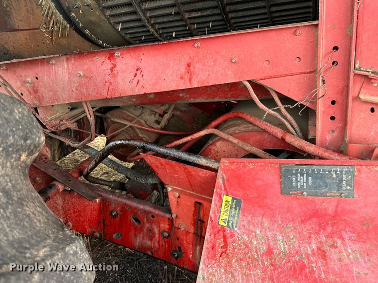 image for item OG9230 1987 Case 1680  combine