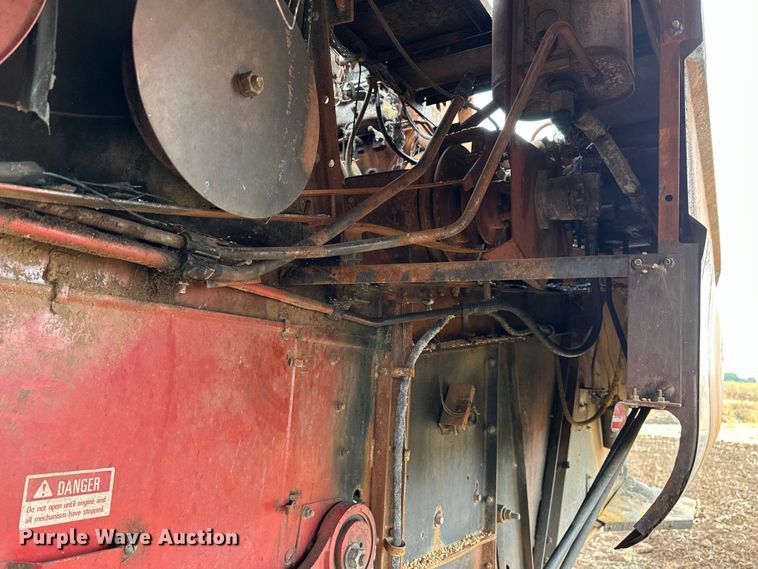 image for item OG9230 1987 Case 1680  combine