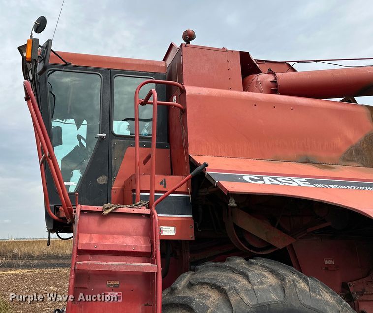 image for item OG9230 1987 Case 1680  combine