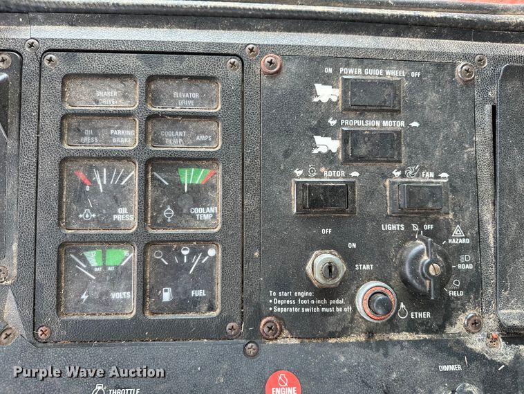 image for item OG9230 1987 Case 1680  combine