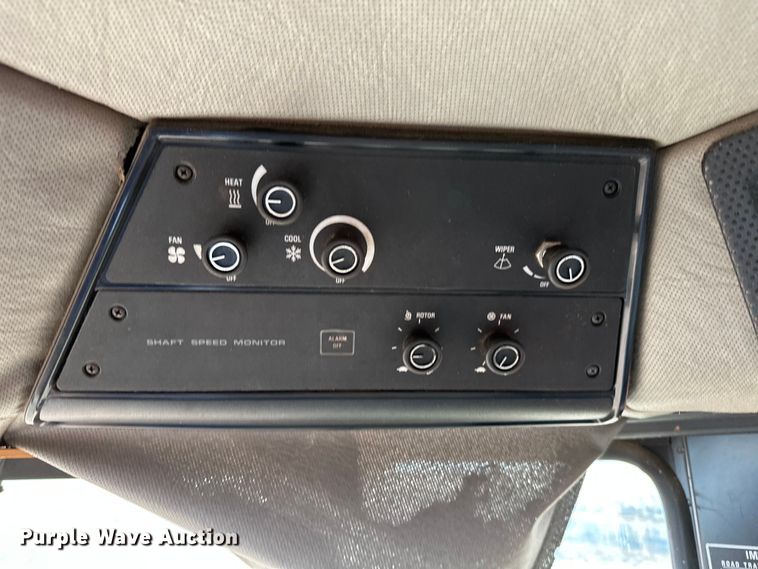 image for item OG9230 1987 Case 1680  combine