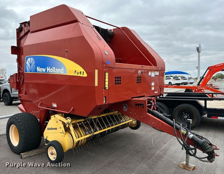 image for item OG9232 2013 New Holland  BR7090 round baler