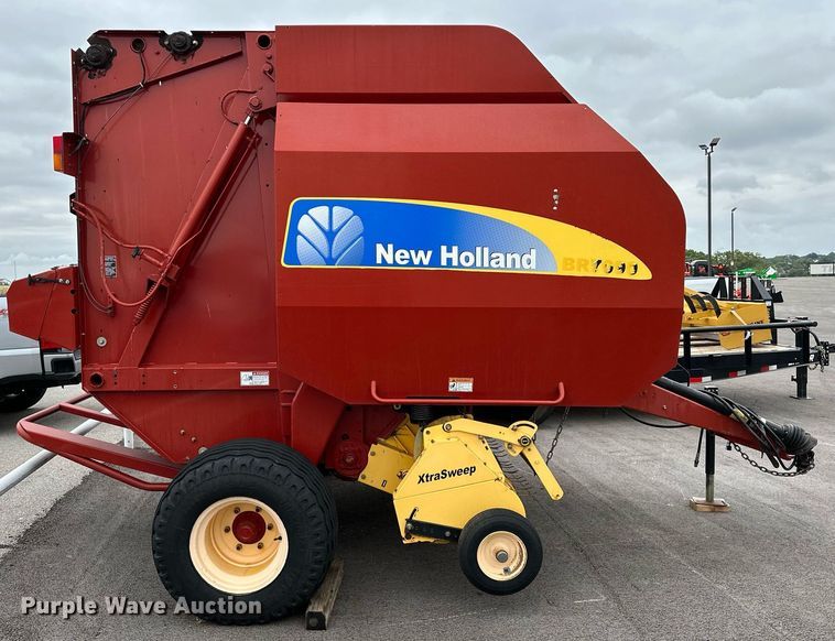 image for item OG9232 2013 New Holland  BR7090 round baler