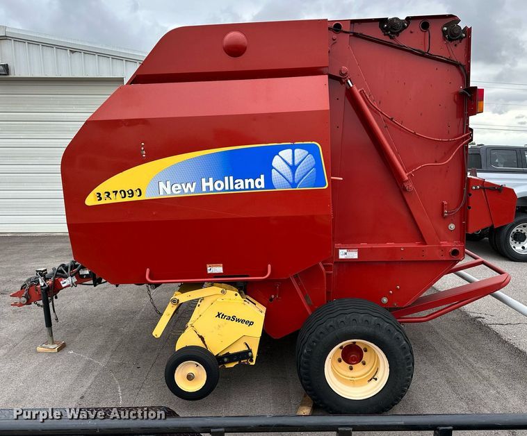 image for item OG9232 2013 New Holland  BR7090 round baler