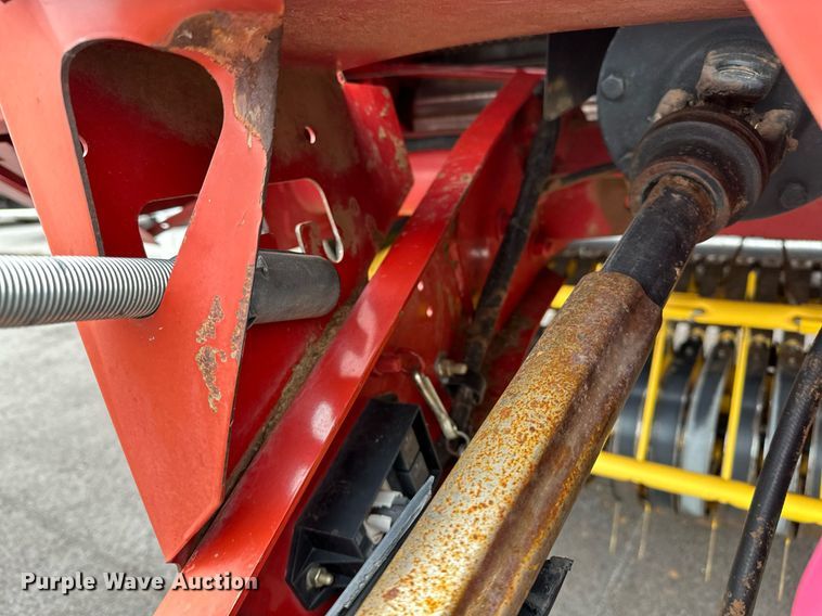 image for item OG9232 2013 New Holland  BR7090 round baler