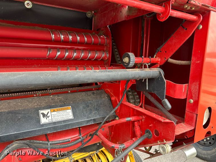 image for item OG9232 2013 New Holland  BR7090 round baler