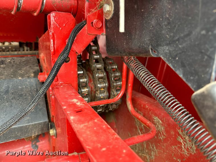 image for item OG9232 2013 New Holland  BR7090 round baler