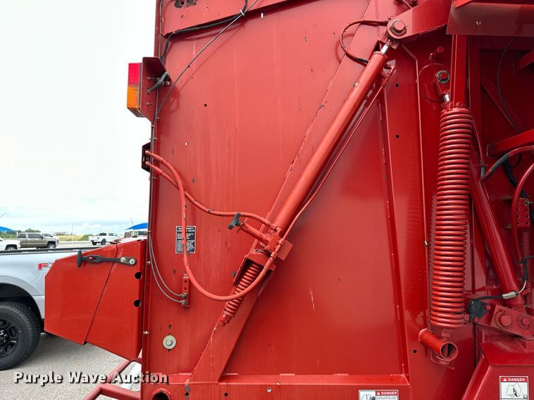 image for item OG9232 2013 New Holland  BR7090 round baler