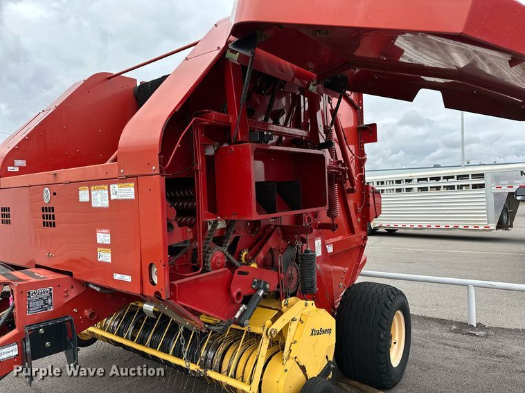 image for item OG9232 2013 New Holland  BR7090 round baler