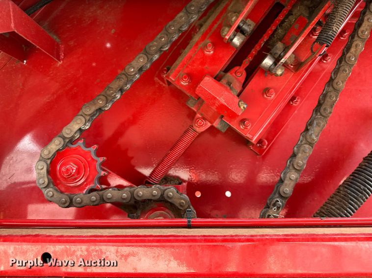 image for item OG9232 2013 New Holland  BR7090 round baler