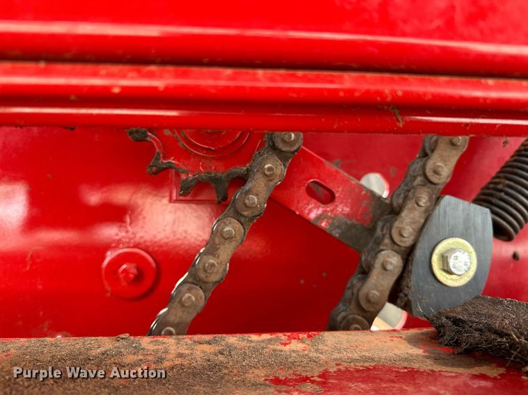 image for item OG9232 2013 New Holland  BR7090 round baler