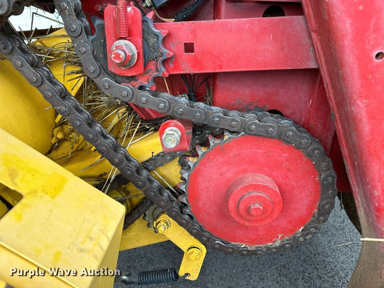 image for item OG9232 2013 New Holland  BR7090 round baler