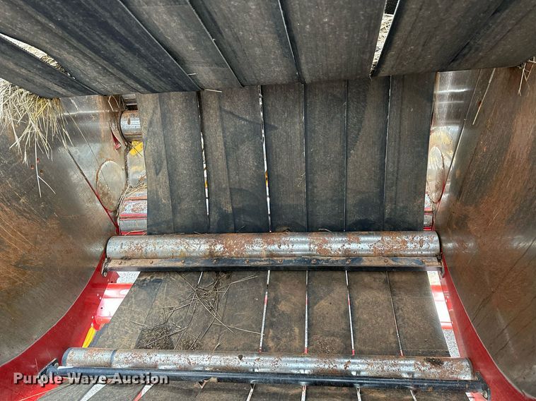 image for item OG9232 2013 New Holland  BR7090 round baler