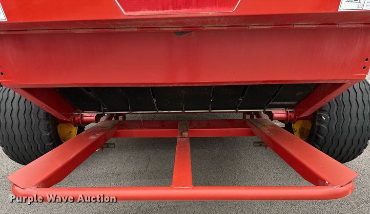 image for item OG9232 2013 New Holland  BR7090 round baler