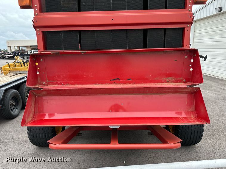 image for item OG9232 2013 New Holland  BR7090 round baler