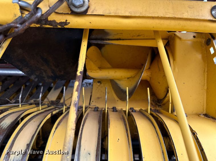 image for item OG9232 2013 New Holland  BR7090 round baler