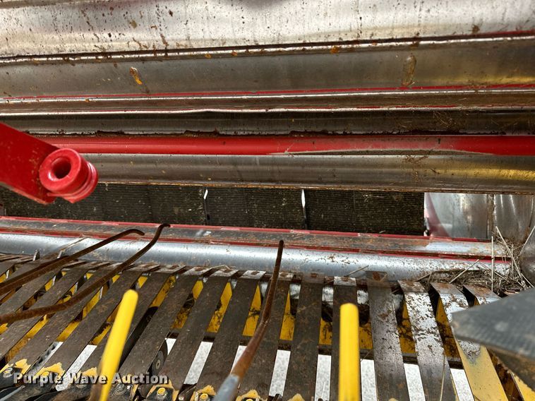 image for item OG9232 2013 New Holland  BR7090 round baler