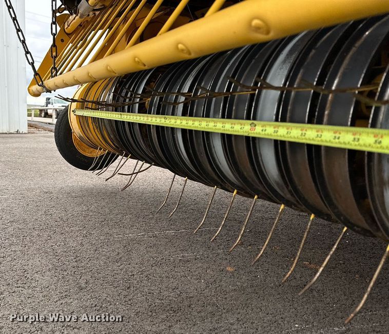 image for item OG9232 2013 New Holland  BR7090 round baler