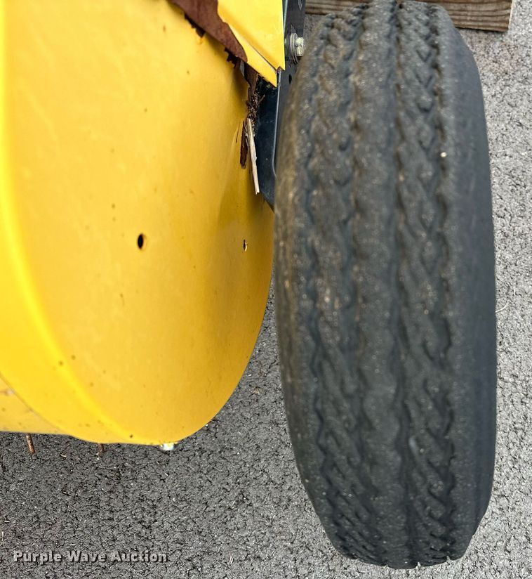 image for item OG9232 2013 New Holland  BR7090 round baler