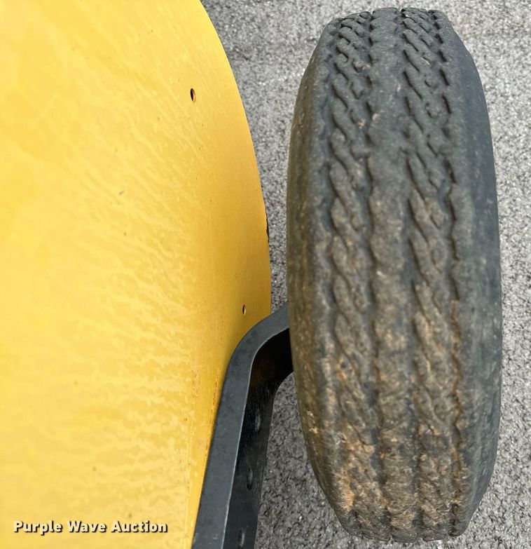 image for item OG9232 2013 New Holland  BR7090 round baler