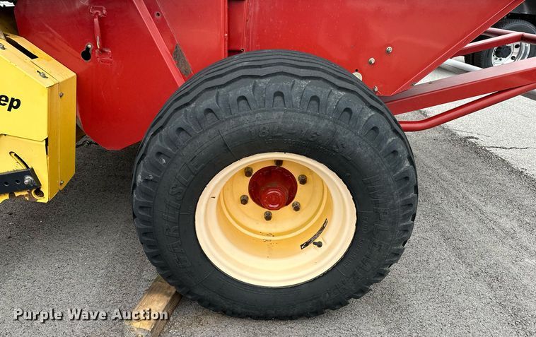 image for item OG9232 2013 New Holland  BR7090 round baler