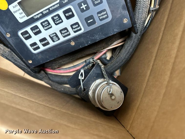 image for item OG9232 2013 New Holland  BR7090 round baler