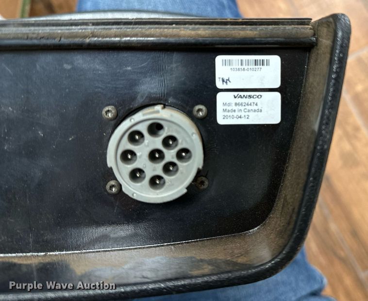 image for item OG9232 2013 New Holland  BR7090 round baler