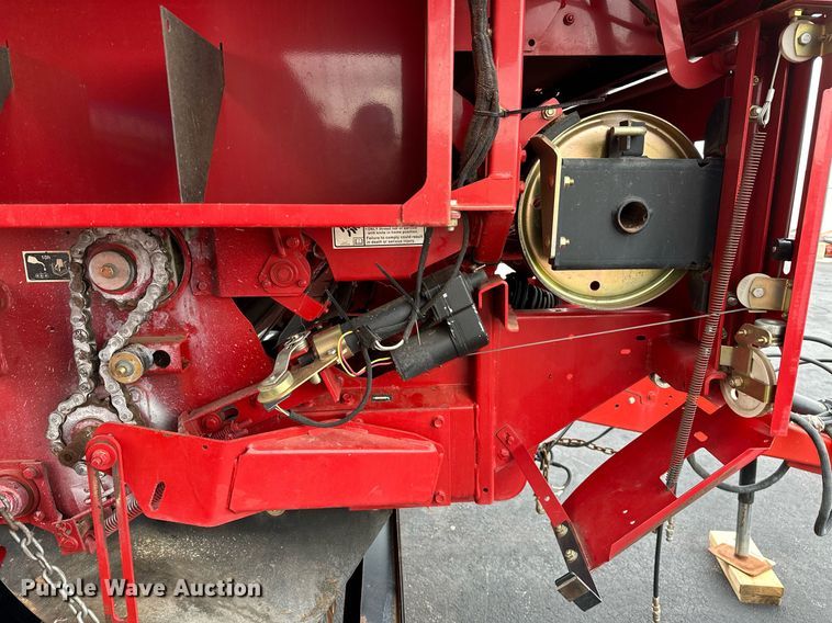 image for item OG9233 2013 Case RB564 round baler